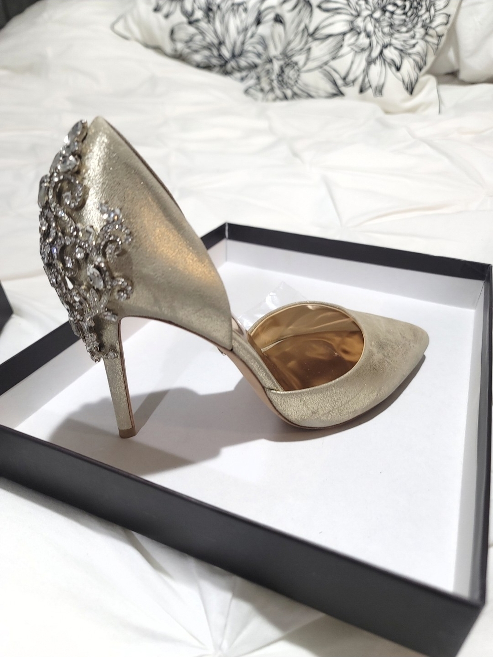 NEW Badgley Mischka Kiara Crystal Embellished Pumps Size 8